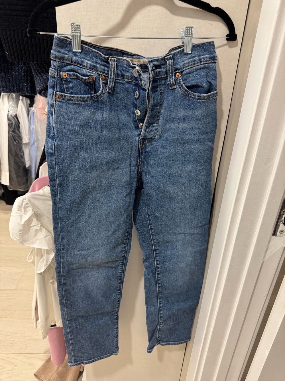 Levi’s Classic High-Rise Women’s Jeans in Medium Blue
